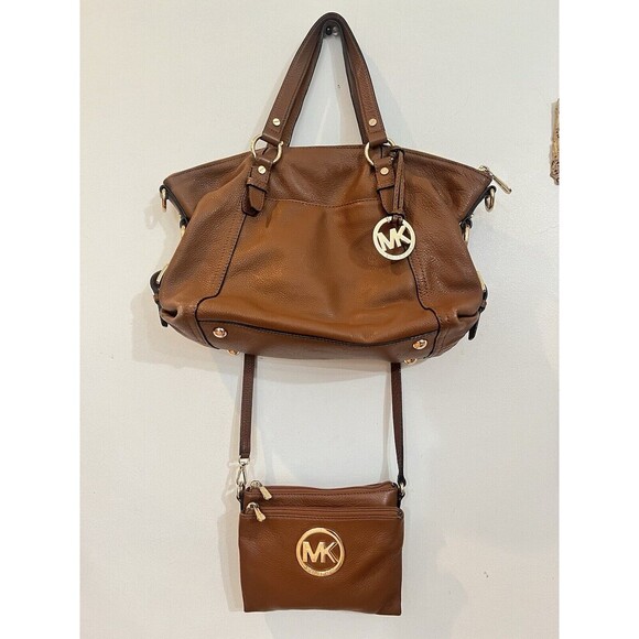 Bundle x Michael Kors Large Leather Camel Brown Tote Bag + Jet Set Crossbody Bag - Picture 2 of 15